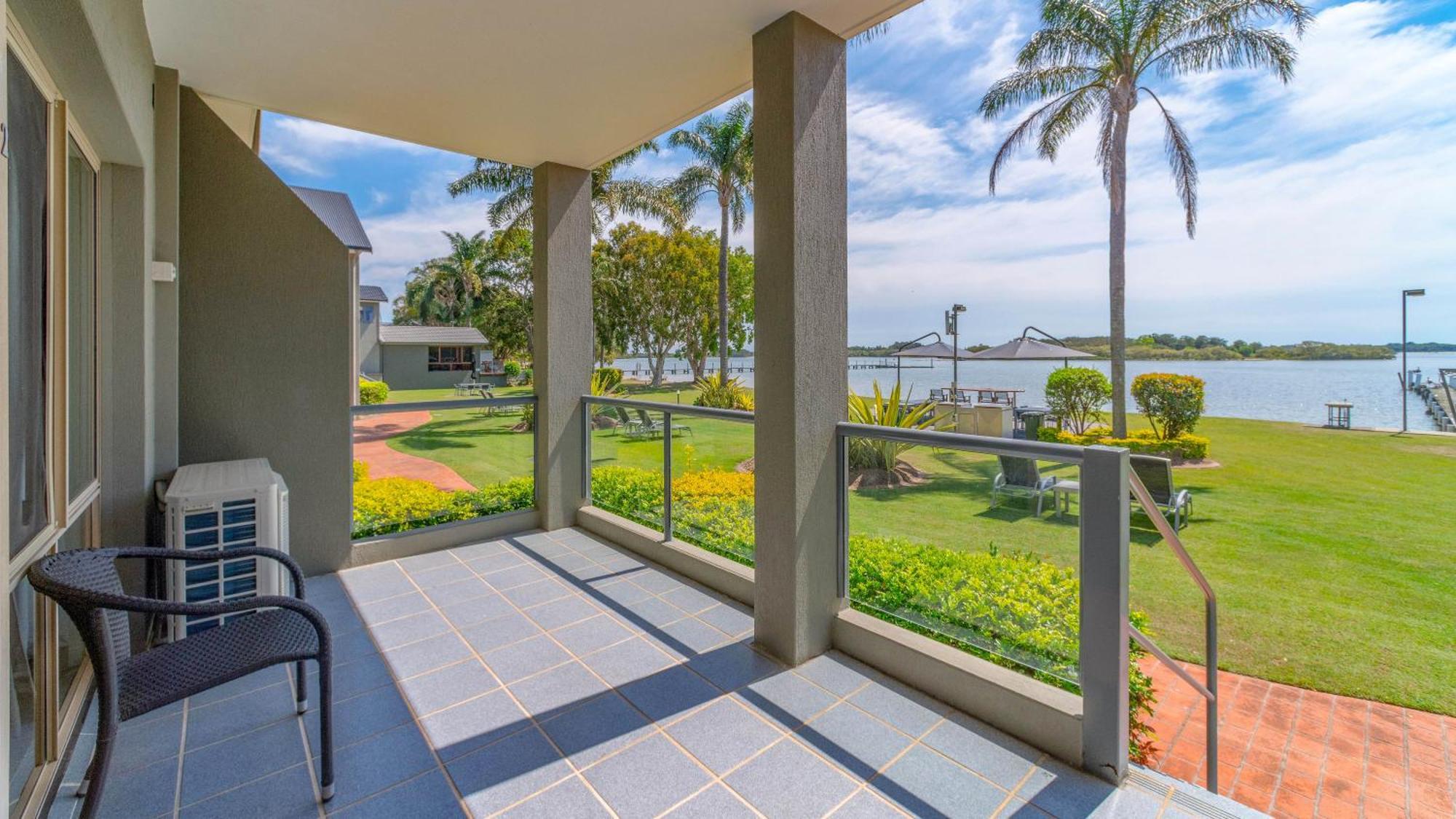 Moby Dick Waterfront Resort Motel Yamba Extérieur photo